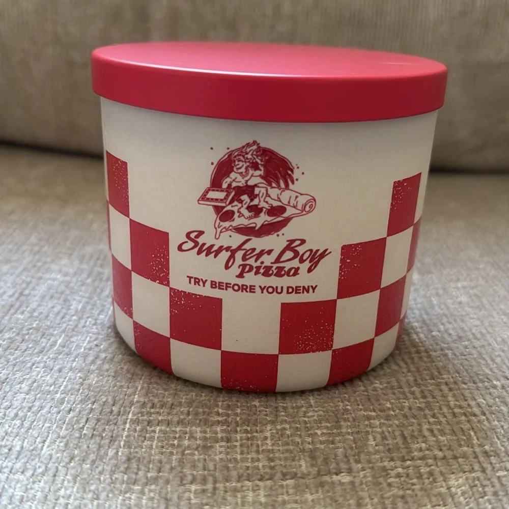Bath & Body Works X Stranger Things Argyle’s Pineapple Pizza Candle